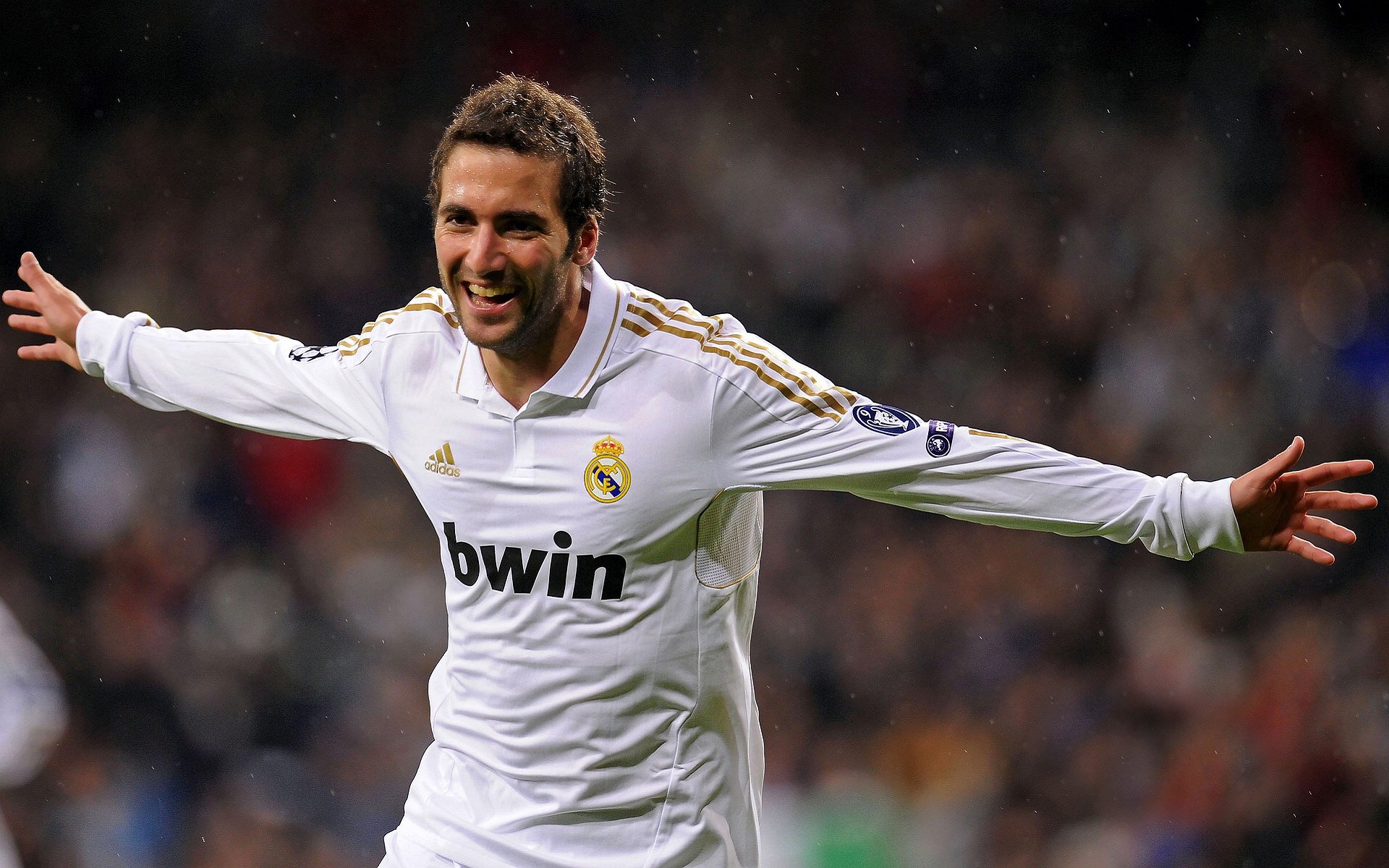 足球的平行宇宙,当袋鼠军团踏碎万达大都会,C罗在西决之巅写下神迹