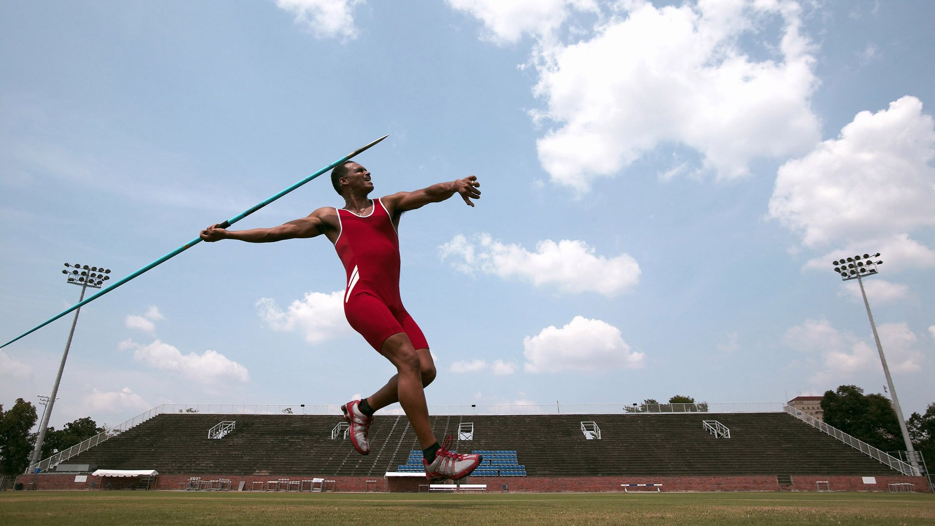 开云-英格拉姆的火焰狂舞，F1街道赛之夜，赛场如何被彻底点燃？
