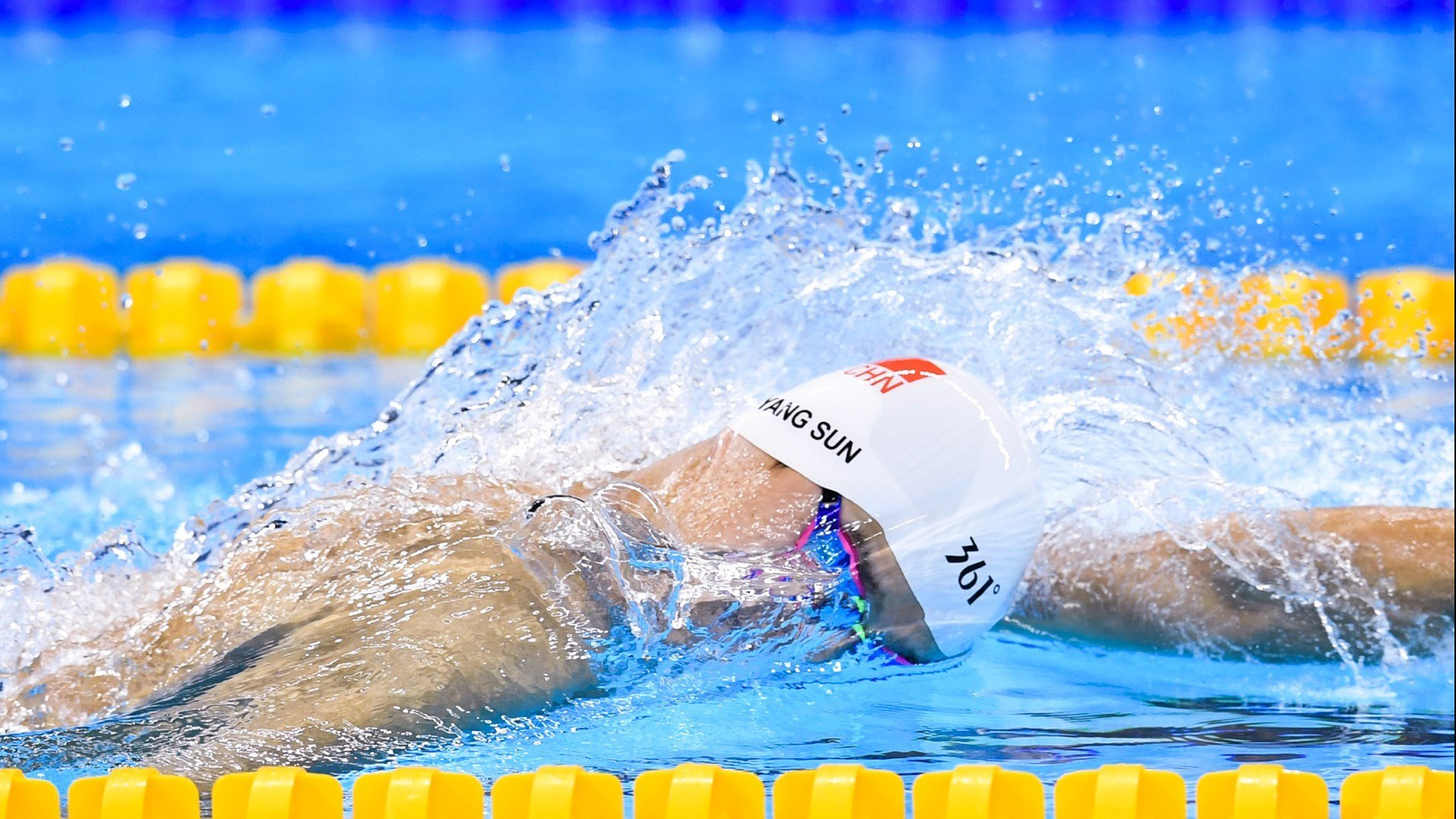 塞维利亚完胜里昂，弗拉霍维奇，用84分钟沉默调色，在6分钟内泼墨成画