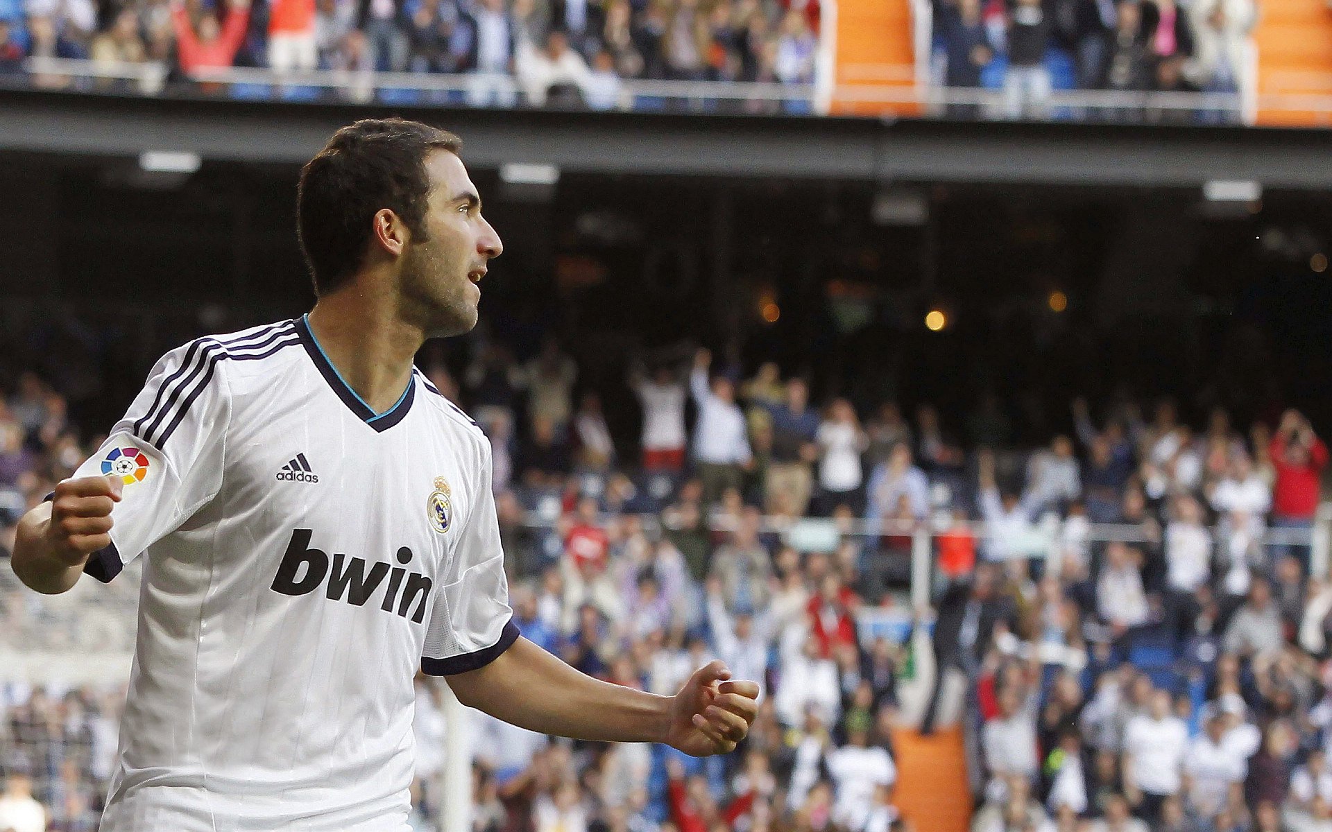 德里赫特接管欧冠半决赛！曼联后防在他面前化作齑粉，0-5惨败揭示足球终极真理